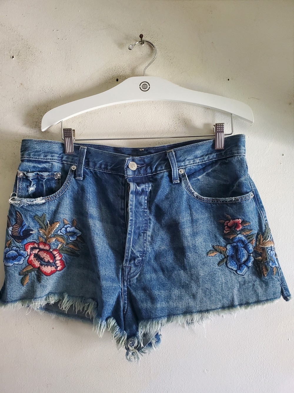 Abercrombrie & Fitch  Embroidered Floral Women’s Shorts - Blue